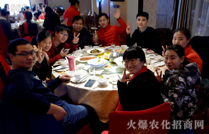 �q�����������q����