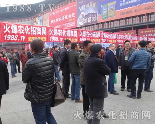     農(nóng)化宣傳隊成為2017中原肥料會上一道亮麗的風景線