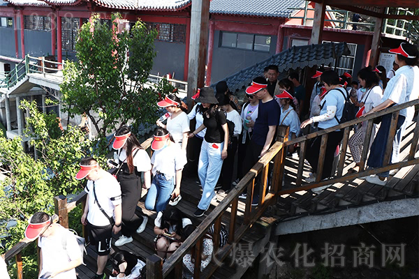 ɽˮ�f�������к��\