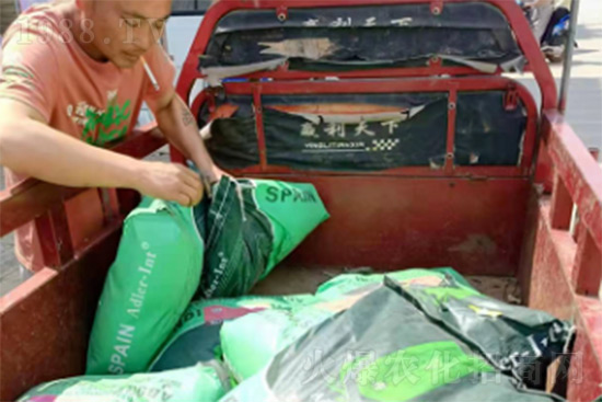 復(fù)合肥漲價(jià)瘋狂 ,而這幾款高端進(jìn)口新型肥卻成了市場(chǎng)香餑餑!