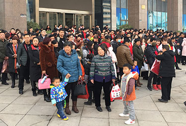 ��ʮ����������B(y��ng)�������gӭ��ĸ���c��10����