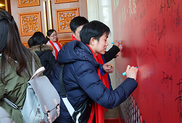 �t̺�㣬��10������ĸ�����������y����˲�g��